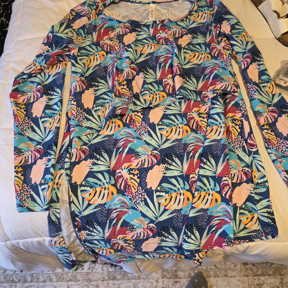 Latched Mama Multicolor Leaf Pattern Top
